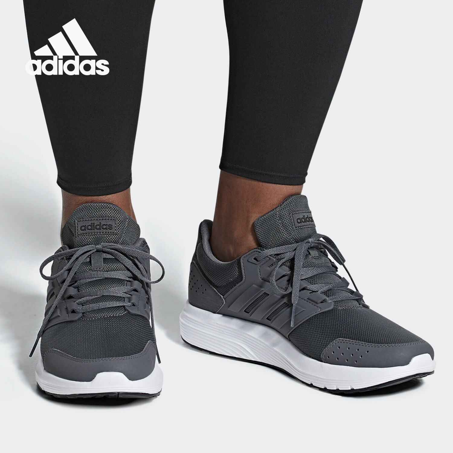 阿迪达斯透气舒适男子休闲鞋正品