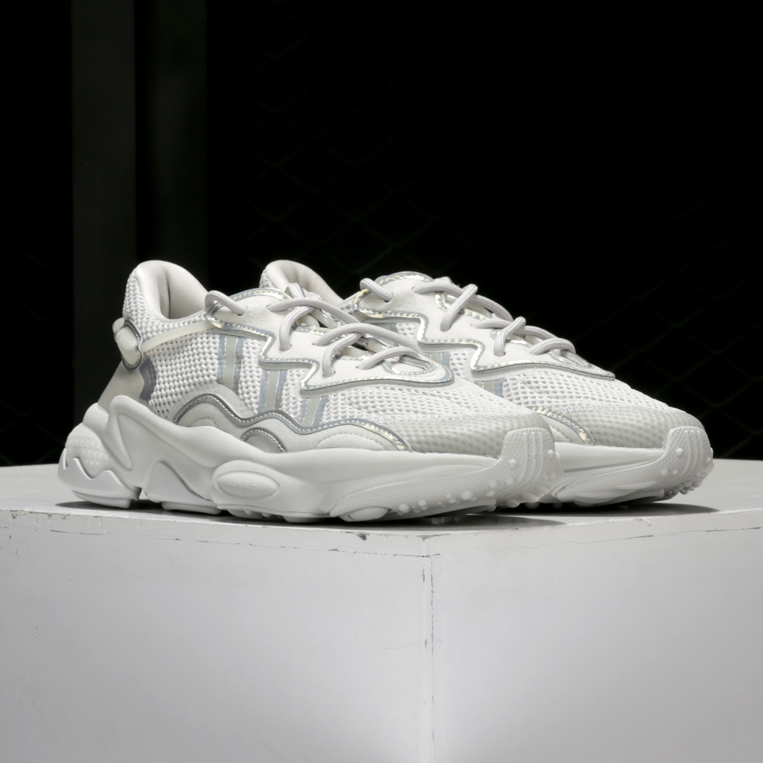 Adidas/阿迪达斯男女休闲鞋