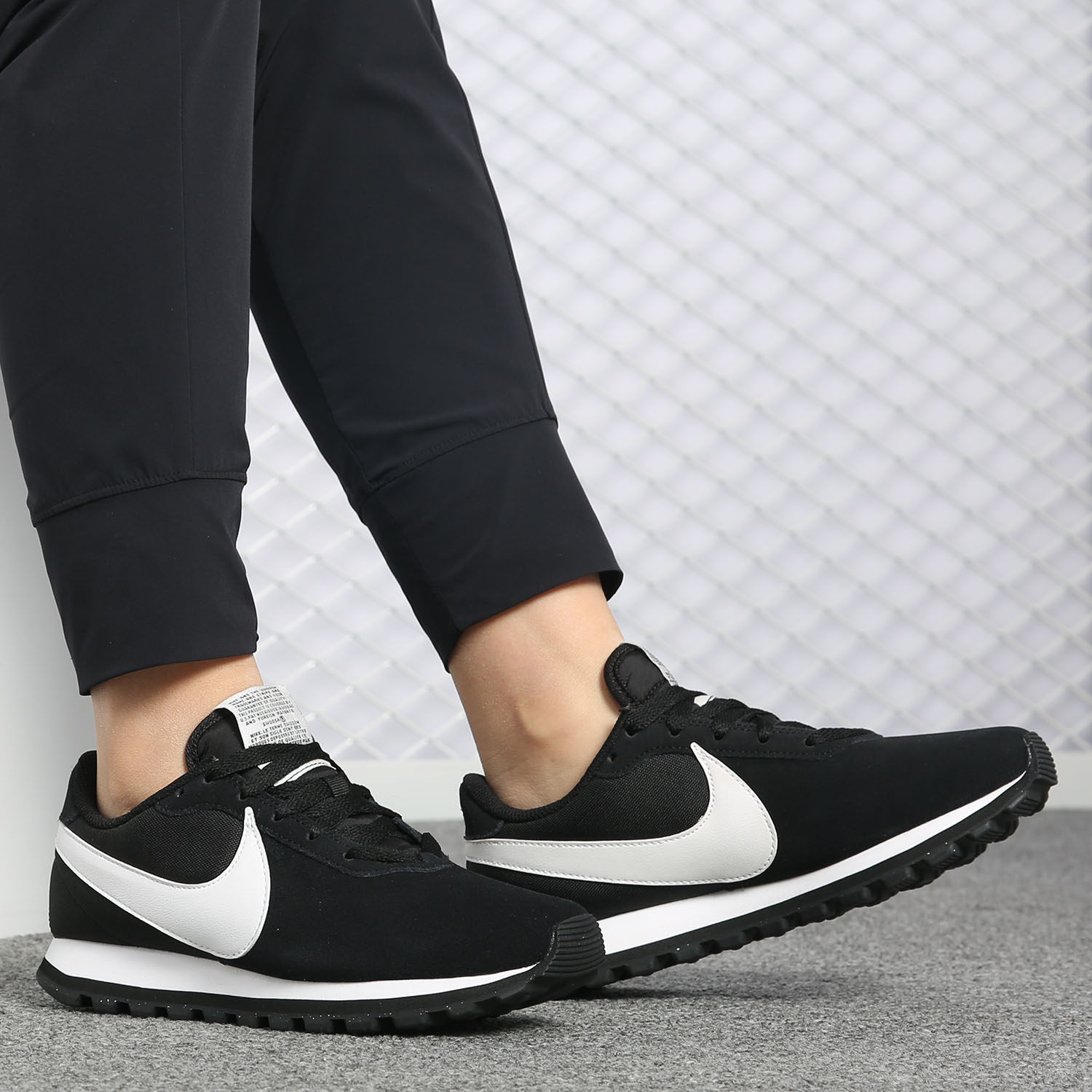 Nike/耐克PRE-LOVE女子镭射彩虹反光复古运动休闲鞋 AO3166