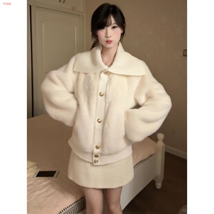 初露系千金搭套裙套小众百气质装 茶白韩风百外白色半身两件搭套冬