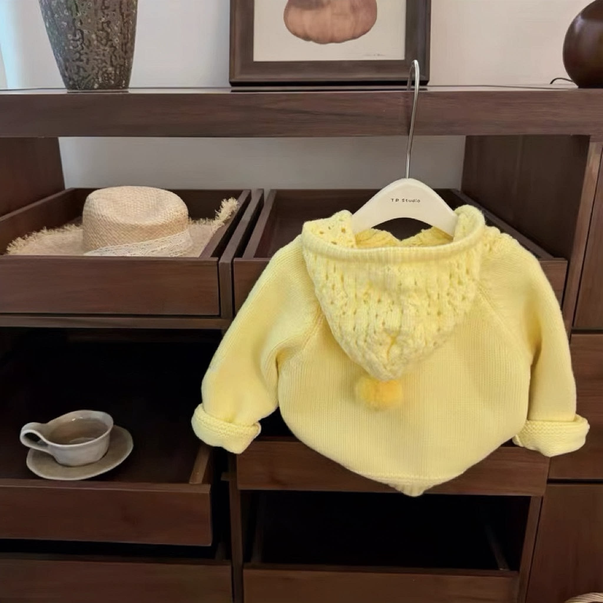 【现货】显白小鸡黄！韩系女宝连帽球球冬季加厚镂空针织外套毛衣