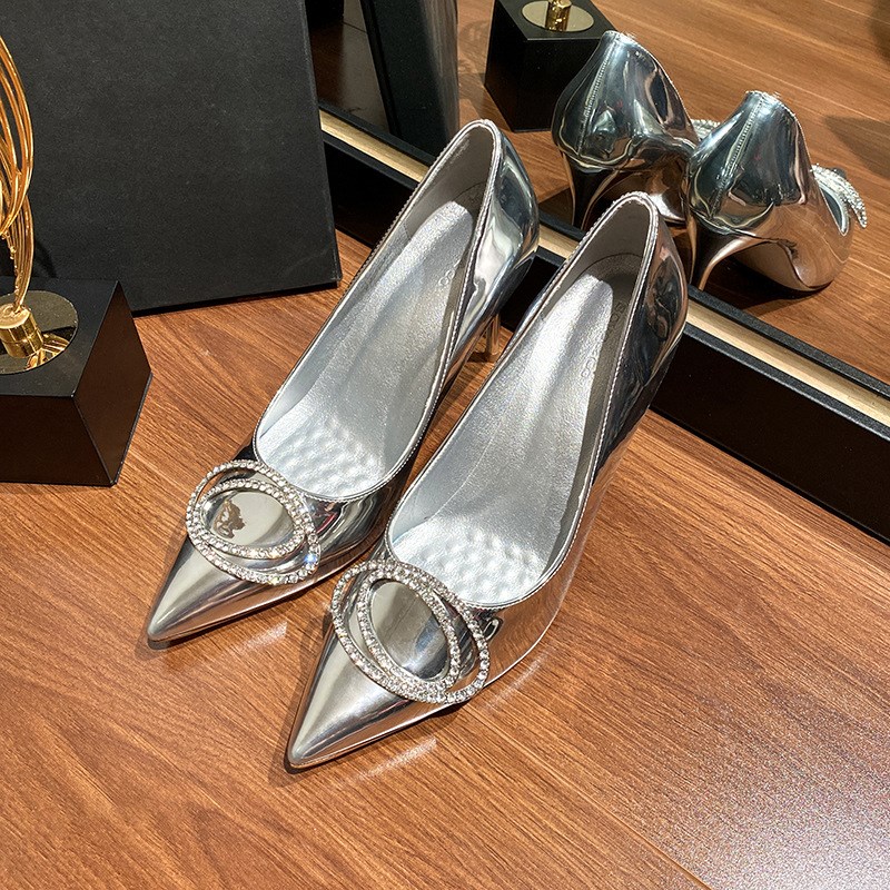 新款银色尖头高跟鞋女2024新款高跟细跟法式水钻扣子气质名媛秋季