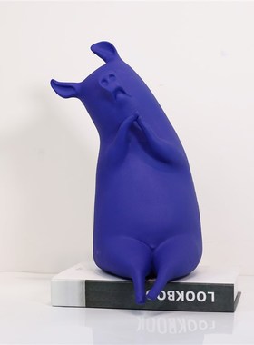 极速现代简约卡通忧郁p蓝色小猪摆件树脂雕塑工艺品样品房电视柜