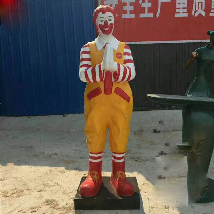 速发石膏定做迎宾小丑雕塑杂技表演娱乐抽象人物雕像玻璃纤维订摆