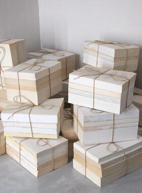 复古装饰旧书捆书卷 泛黄斑驳文艺老旧物 旧时光摄影道具摆件背景