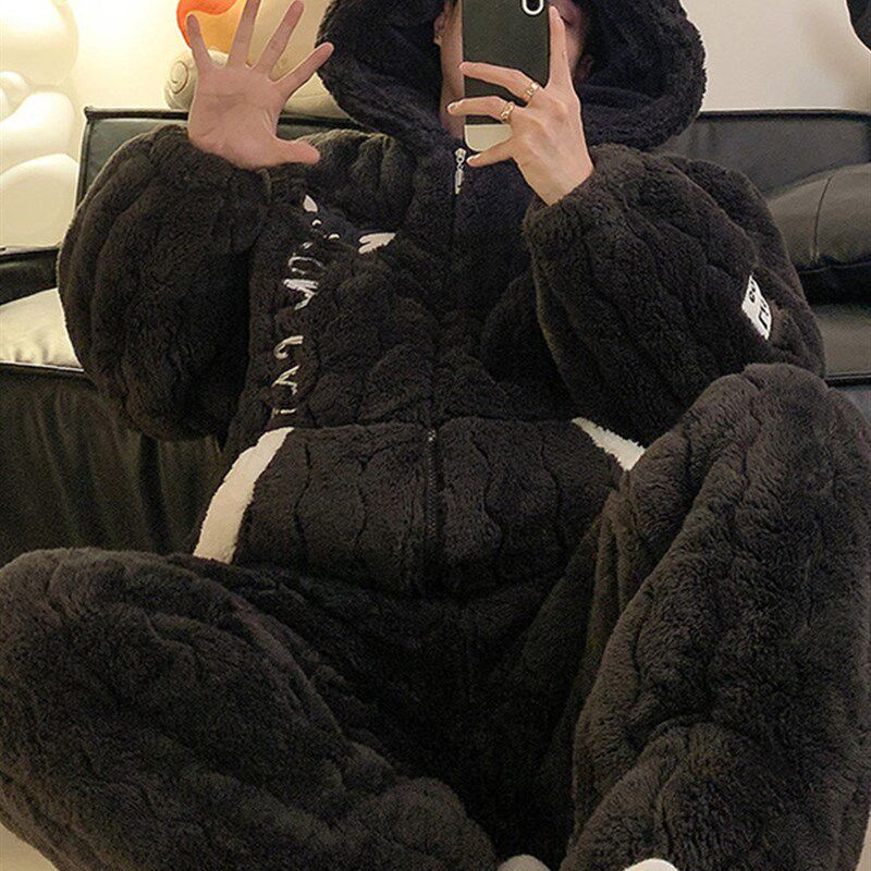 新品珊瑚绒睡衣i男士冬季三层夹棉加厚加绒青年卡通连帽男款保暖