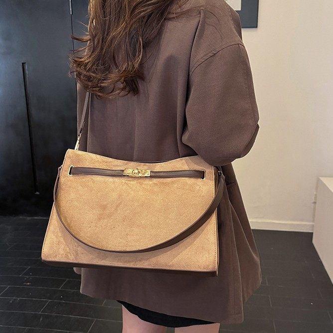 大容量复古磨砂质感凯莉包女包时尚小众设计上班通勤单肩斜挎包,箱包皮具/热销女包/男包,通用款女包,淘宝优惠券,粉丝福利购,淘宝优惠卷