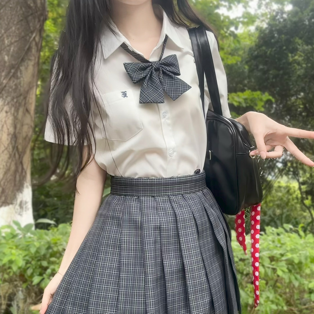 JK学院风基础款刺绣衬衫图片