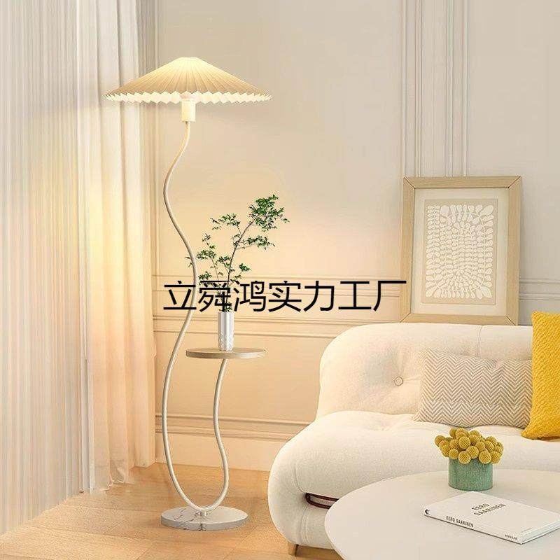 2024新款落地灯法式复古奶油风客厅沙发旁边台灯日