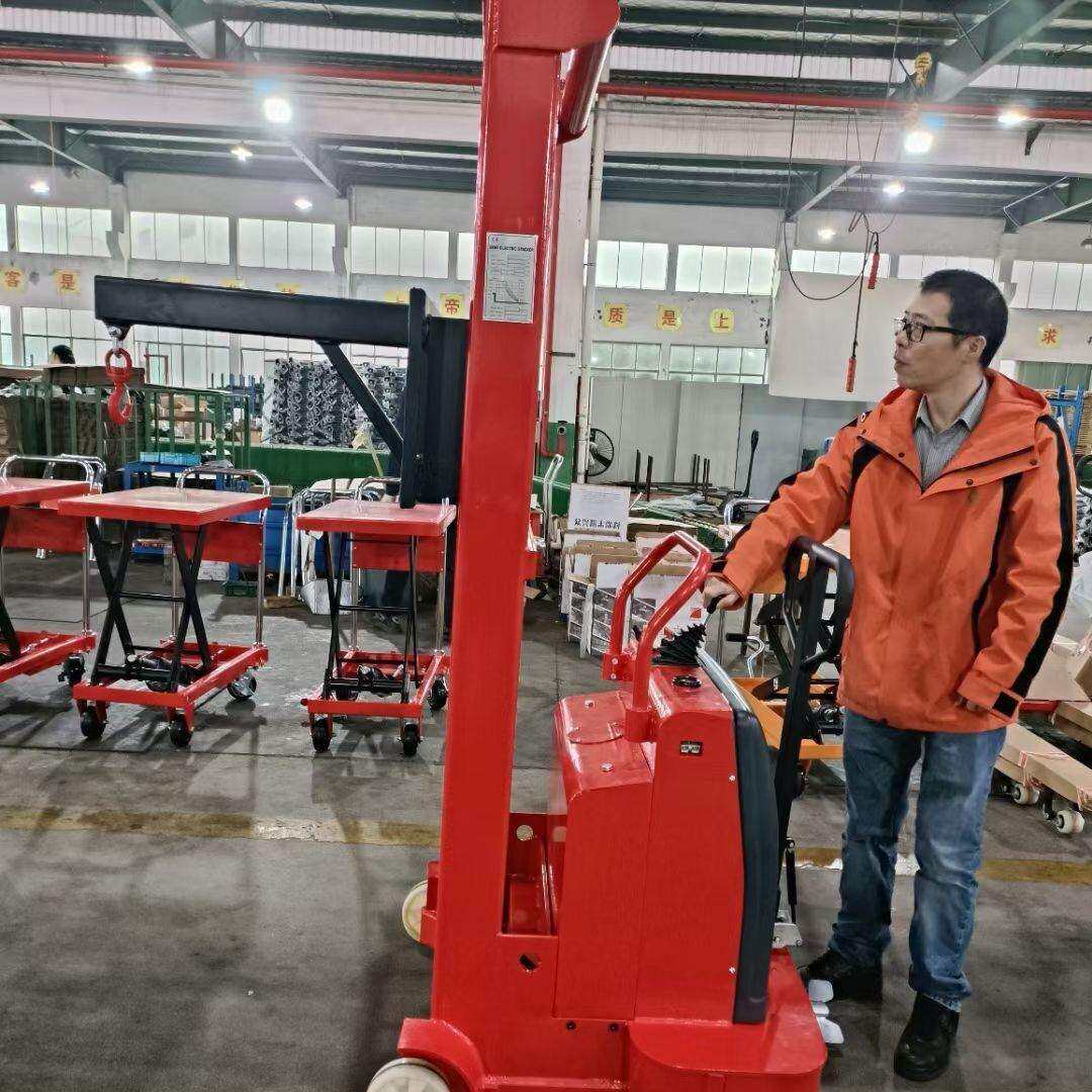 北京平衡重式单臂吊车模具小吊机工厂车间仓库用移动电动吊装机