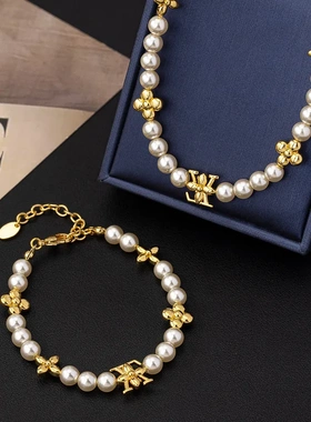 2025新款韦雪同款珍珠项链字母颈链四叶花锁骨链百搭项饰女士