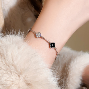 新款银色锆石四叶草手链女小众设计轻奢手串感精致百搭手饰品