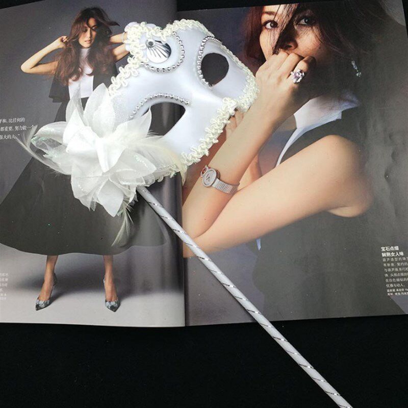 极速2X White/Black Feather hand held MaskM & Stick Masqurade