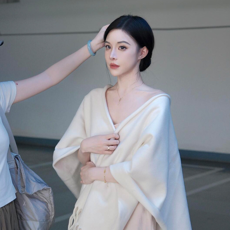 2025新款披肩女韩系小众设计感时髦百搭围巾女春季极简松弛感围巾