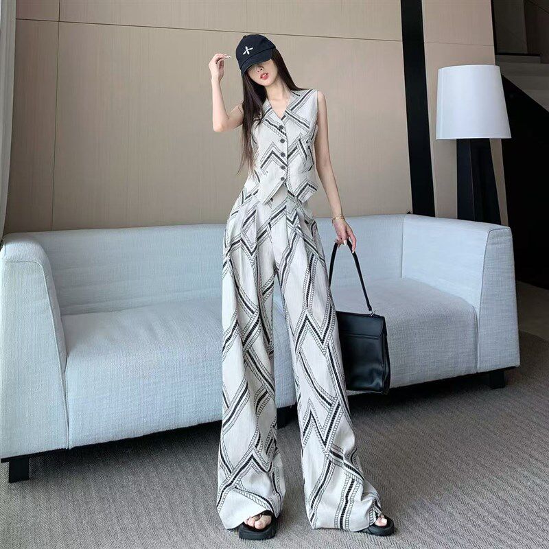 新品2025夏天穿搭一r整套时尚印花马甲上衣套装女高腰阔腿裤休闲