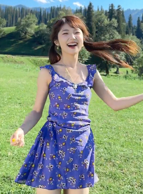 小个子紫色吊带碎花连衣裙子女夏季2025新款新疆旅游穿搭夏日绝美
