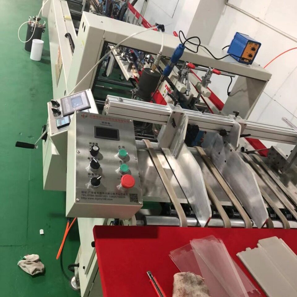 HJ850型PET胶盒机自动刷胶粘贴