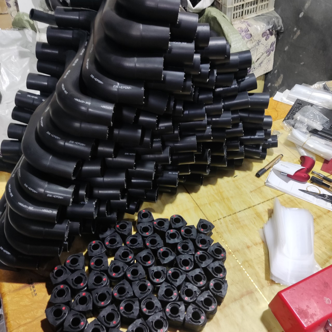 各种车型汽车胶管 油管 真空管 胶套铁管水管 软管厂家可来样来图