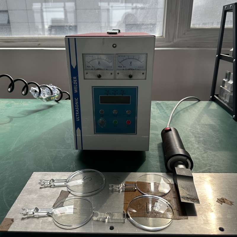 亚克力透镜注塑件水口超声波手持切割机35K900W切割设备快速环保