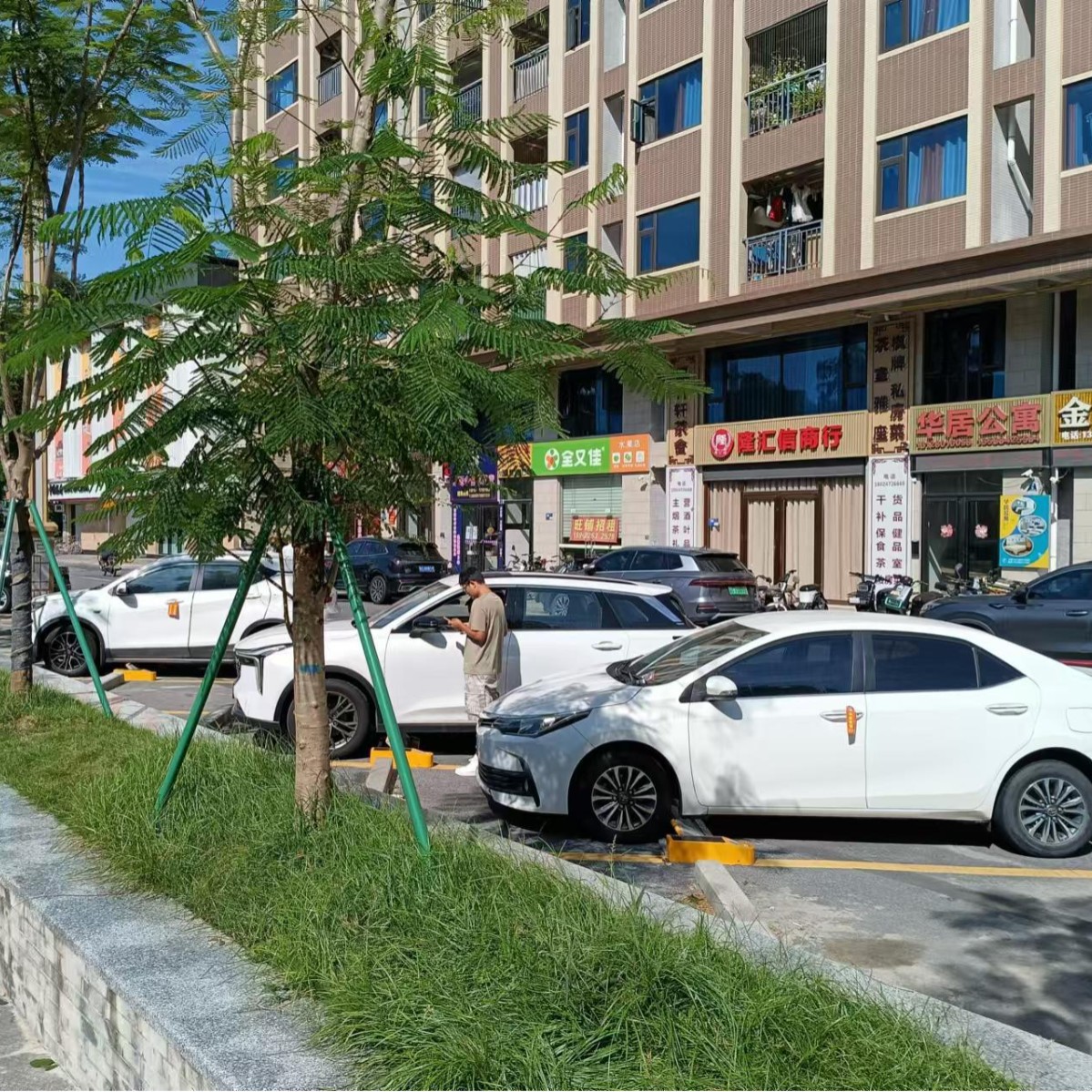 路边车位无人值守扫码付款共享智能车位锁 停车场自动智能地锁