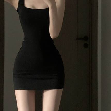 021ope 姐系小黑裙收腰显瘦吊带裙包臀裙纯欲辣妹方领紧身连衣裙