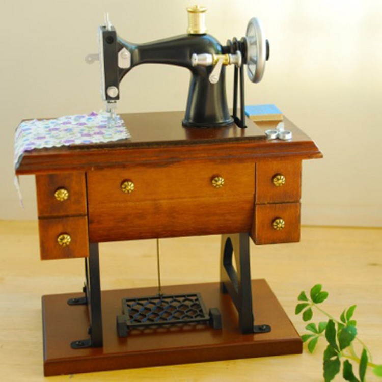 极速创意 复古缝纫n机音乐盒 仿古仿木八音盒摆件 客厅展柜装饰品