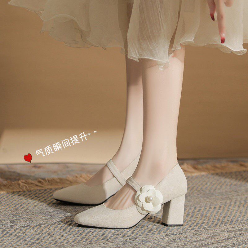 新品单鞋女设计感小众花r朵仙女风大码高跟鞋41一43加肥加宽玛丽
