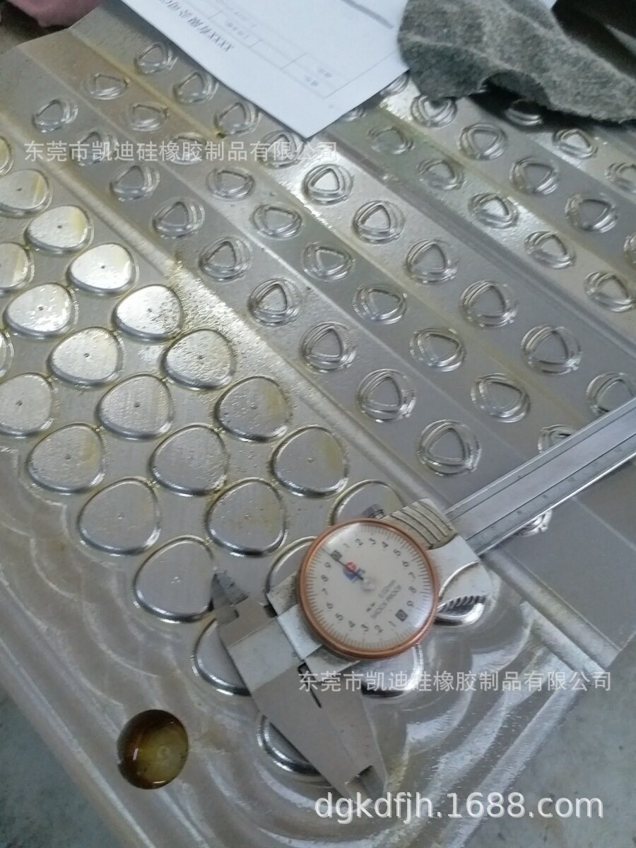 洗脸刷 洁面刷 硅胶套 硅胶洗脸刷 模具 硅胶模具 橡胶模具 产品