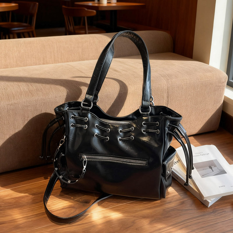 韩国Deinet铆钉机车风大容量包