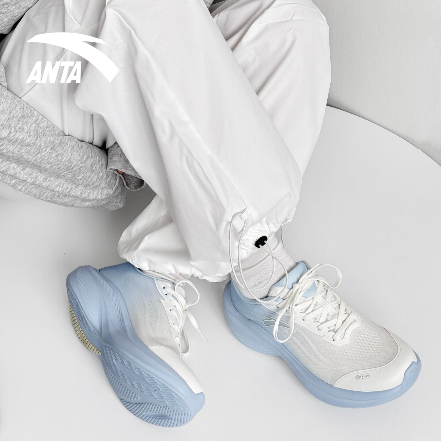 安踏叶子7女鞋跑步鞋2026新款厚底透气缓震青少年简约舒适运动鞋