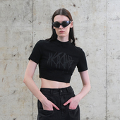 LOGO涂鸦印花黑色露腰紧身T恤短款 AKTKT恤2024秋季 新品