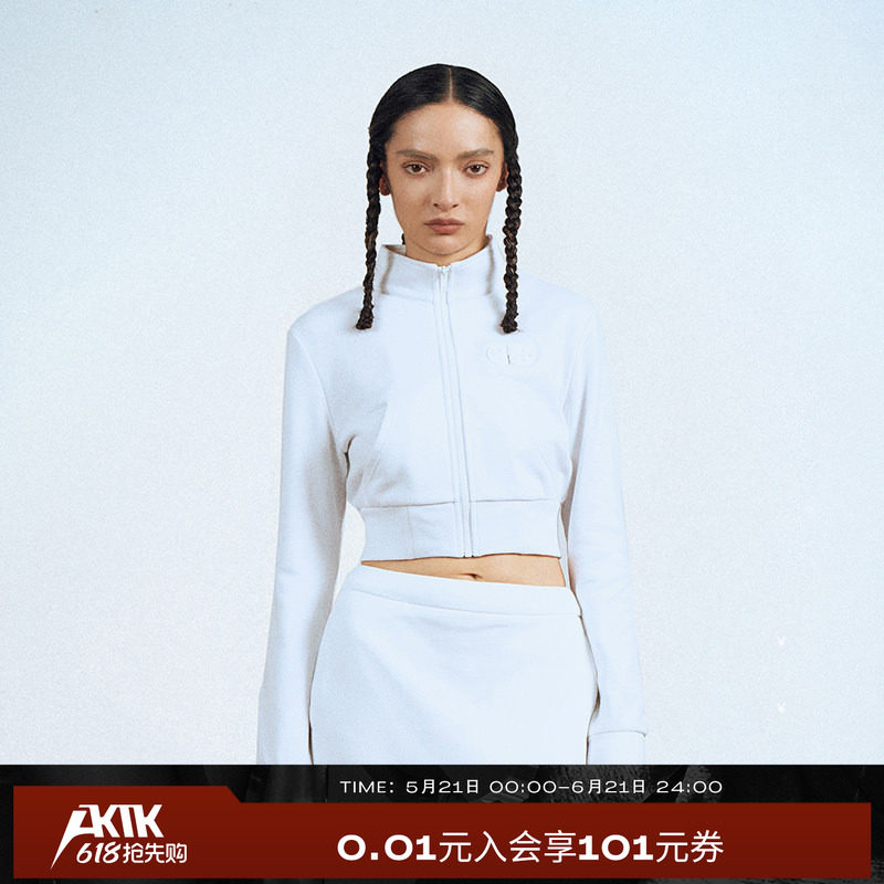 AKTK上衣2024夏季新品高领合体卫衣小众设计感刺绣锁扣截短式夹克