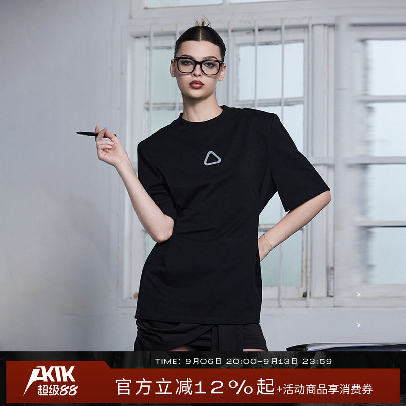 AKTK圆领修身百搭个性宽松时尚三角金属牌收腰短袖女t恤夏