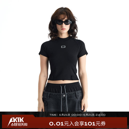 AKTK【张月同款】方形牌反光印插肩袖黑色圆领修身短袖T恤女夏