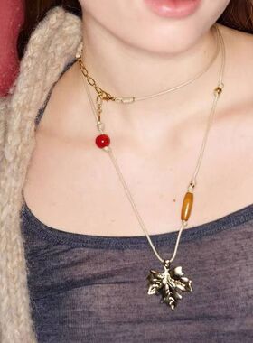 爆款 2025 新款木珠红玛瑙枫叶项链女简约手工串珠编织中长款毛衣