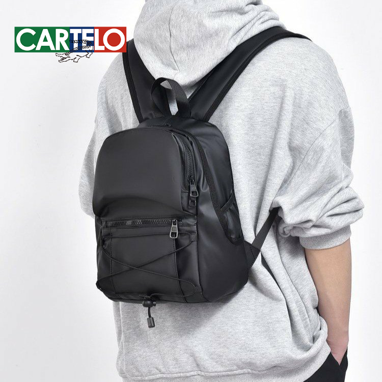 多口袋轻便休闲男士小型双肩包旅