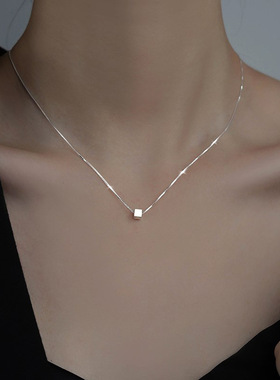 s925纯银拉丝小方块项链女冷淡风极简小众轻奢高级感小方糖锁骨链