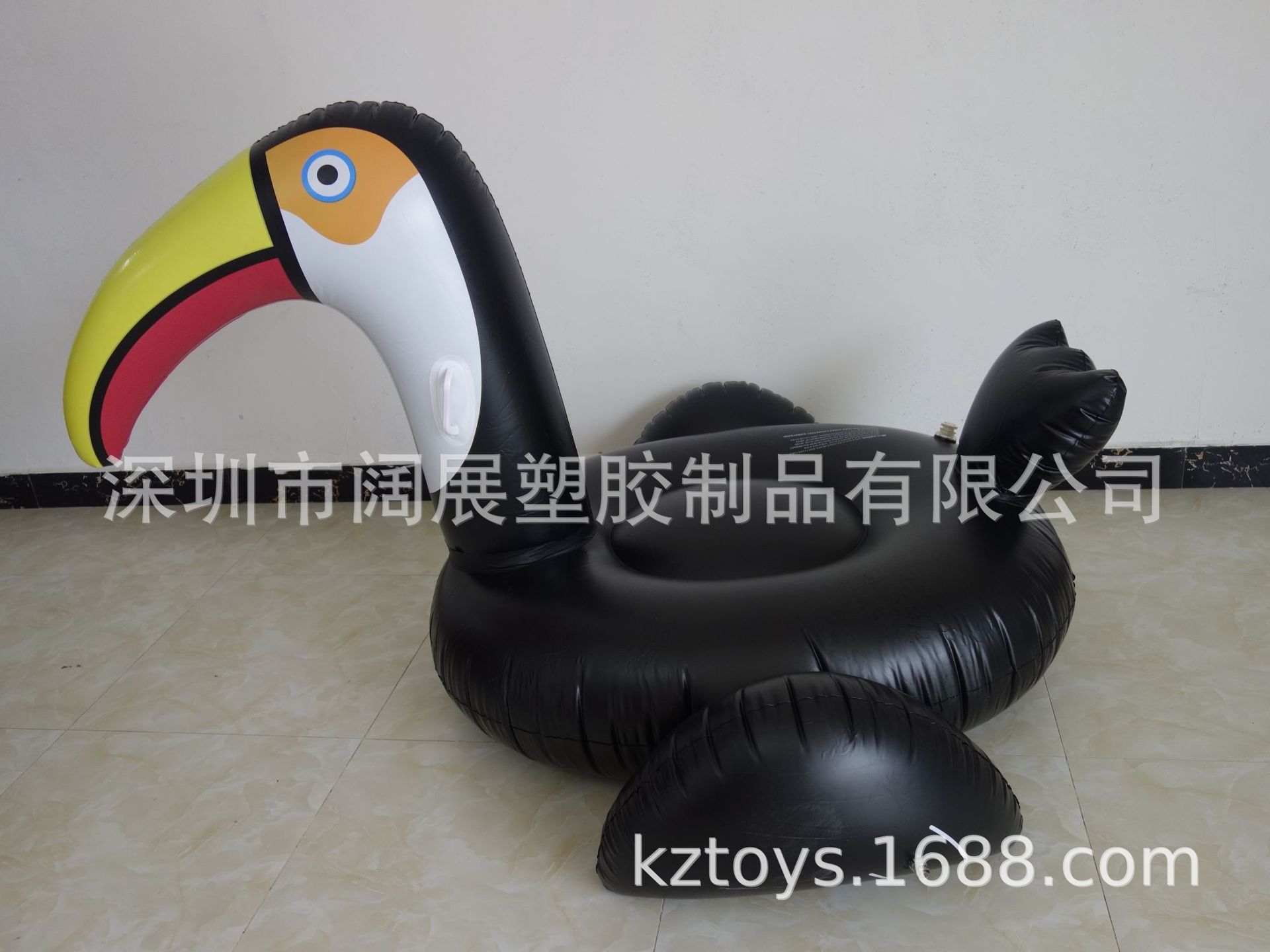 厂家现货水上成人充气大嘴鸟浮床,充气黑色巨嘴鸟浮排游泳圈