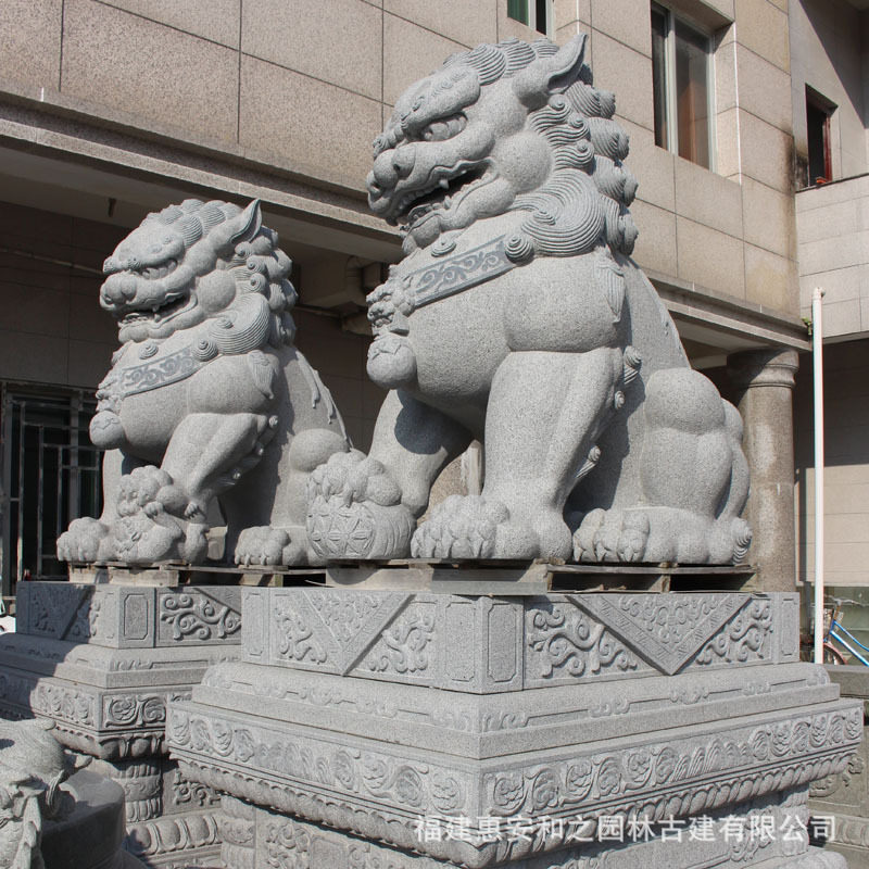 花岗岩石雕献钱狮子大门口石狮子一对加工带底座威严壮观