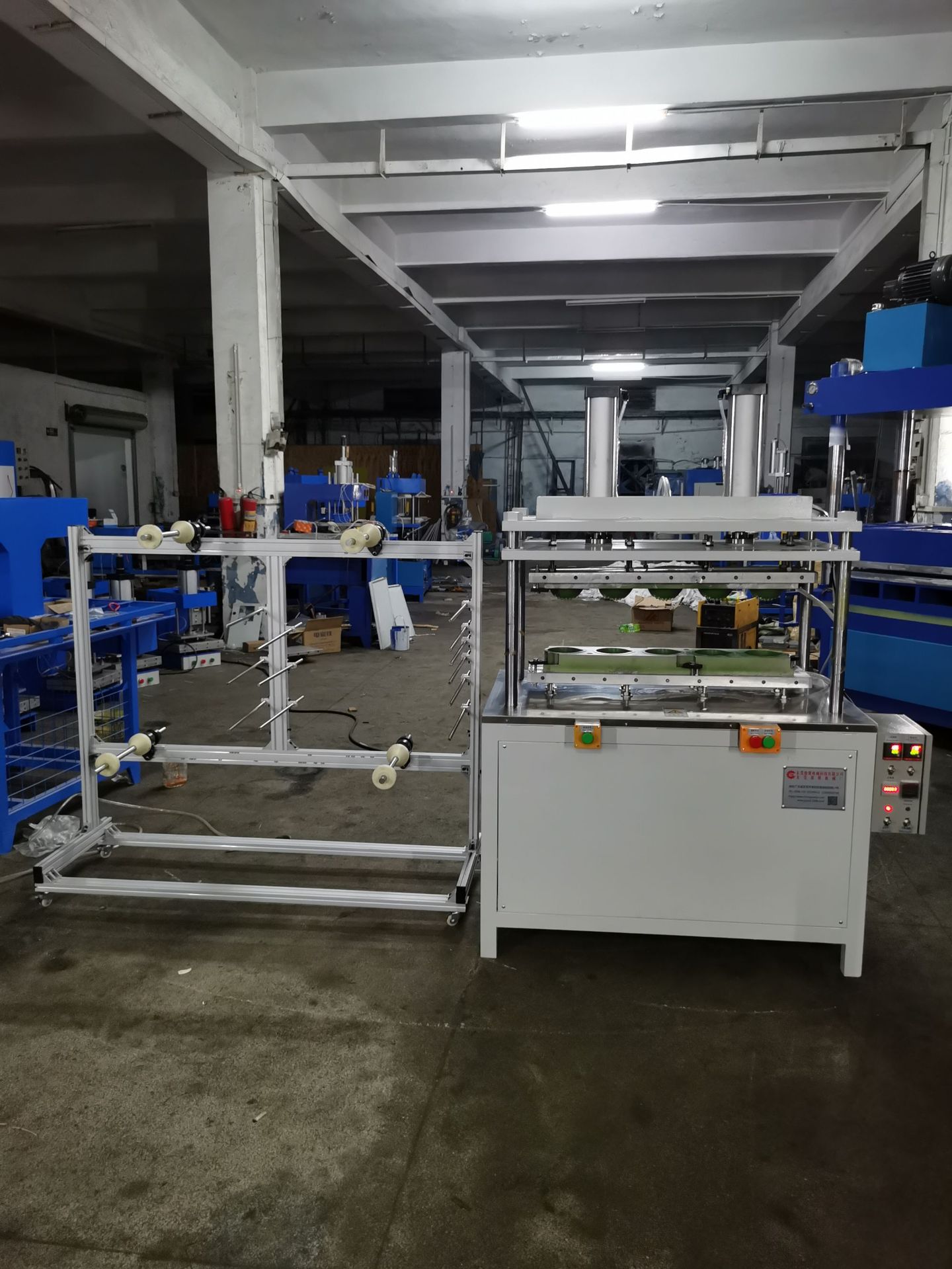 供应杯型口罩生产线全套杯型口罩生产线呼吸阀杯式口罩机生产线