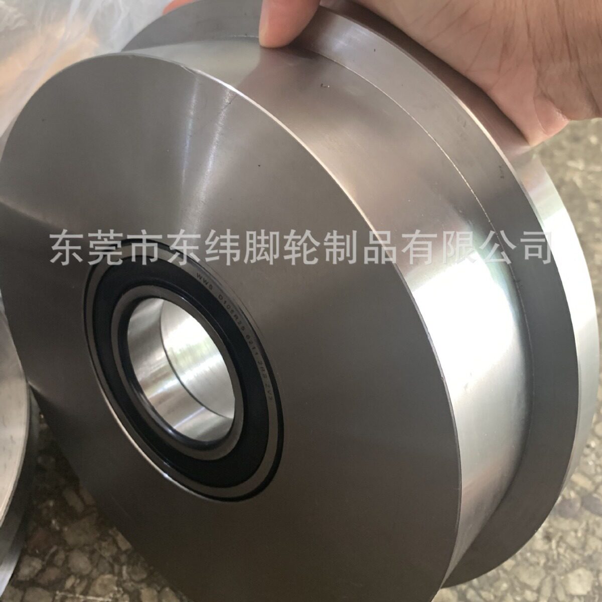 生产45号钢L型轨道轮不锈钢弧形滑轮工业大门轨道轮锻钢槽轮