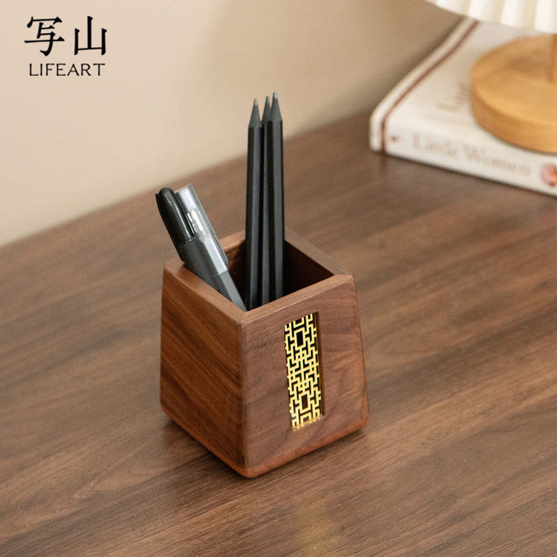 实木中式轻奢高颜值笔筒图片