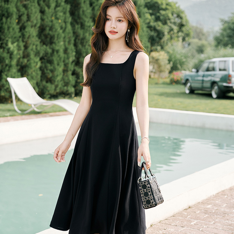 后背隐形拉链赫本风2025夏季女装气质方领小个子无袖黑色连衣裙