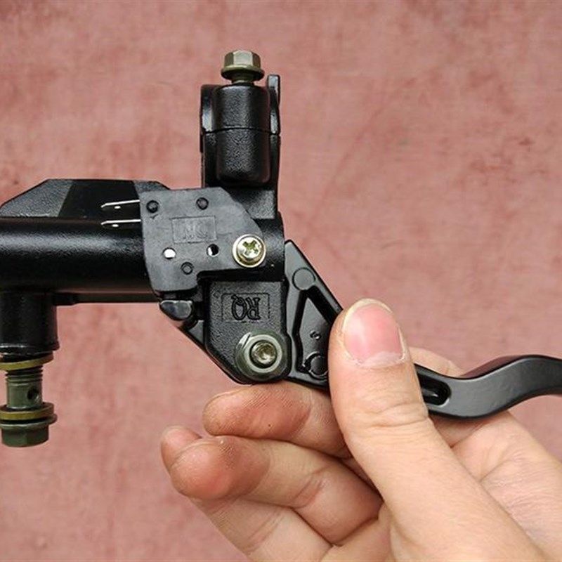 摩托车刹车泵HJ150GS125刀仔太子EGN125轻骑刹车碟刹上泵总成前刹,摩托车/装备/配件,刹车片/刹车系统,淘宝优惠券,粉丝福利购,淘宝优惠卷