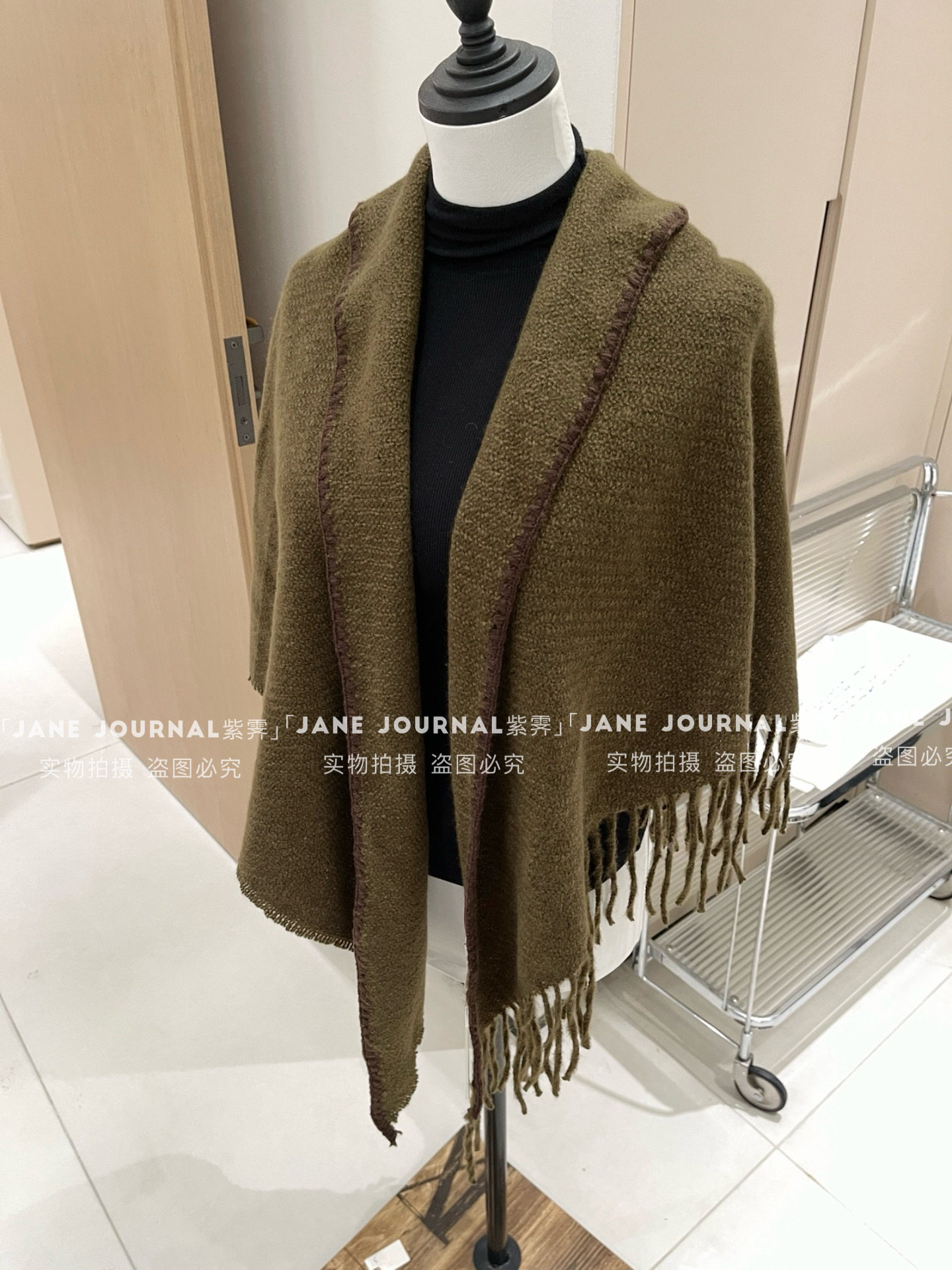 Jane·复古氛围感咸菜绿保暖加厚三角披肩围巾女秋冬软糯百搭护颈