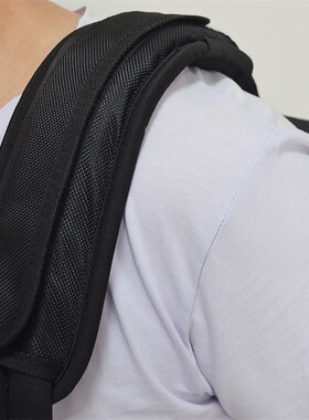 Weight reducing shoulder pad backpack decompression shoulder