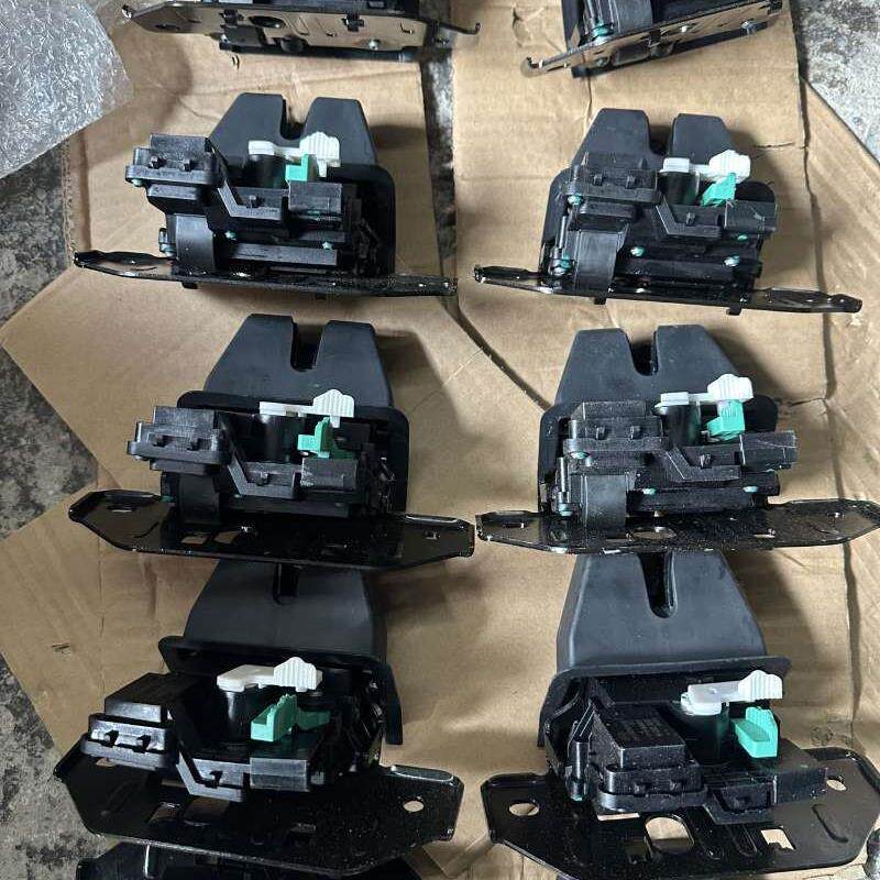 适配奔腾B70B50B90T77T99T55后备箱锁块尾门锁行李箱锁块新款奔腾