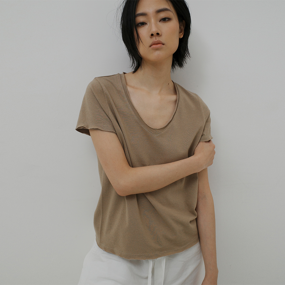 322WORKHOUSE纯色v领短袖t恤女2025新款夏季白色修身棉麻上衣R633