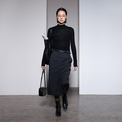 长袖修身半高领羊绒衫套头衫女