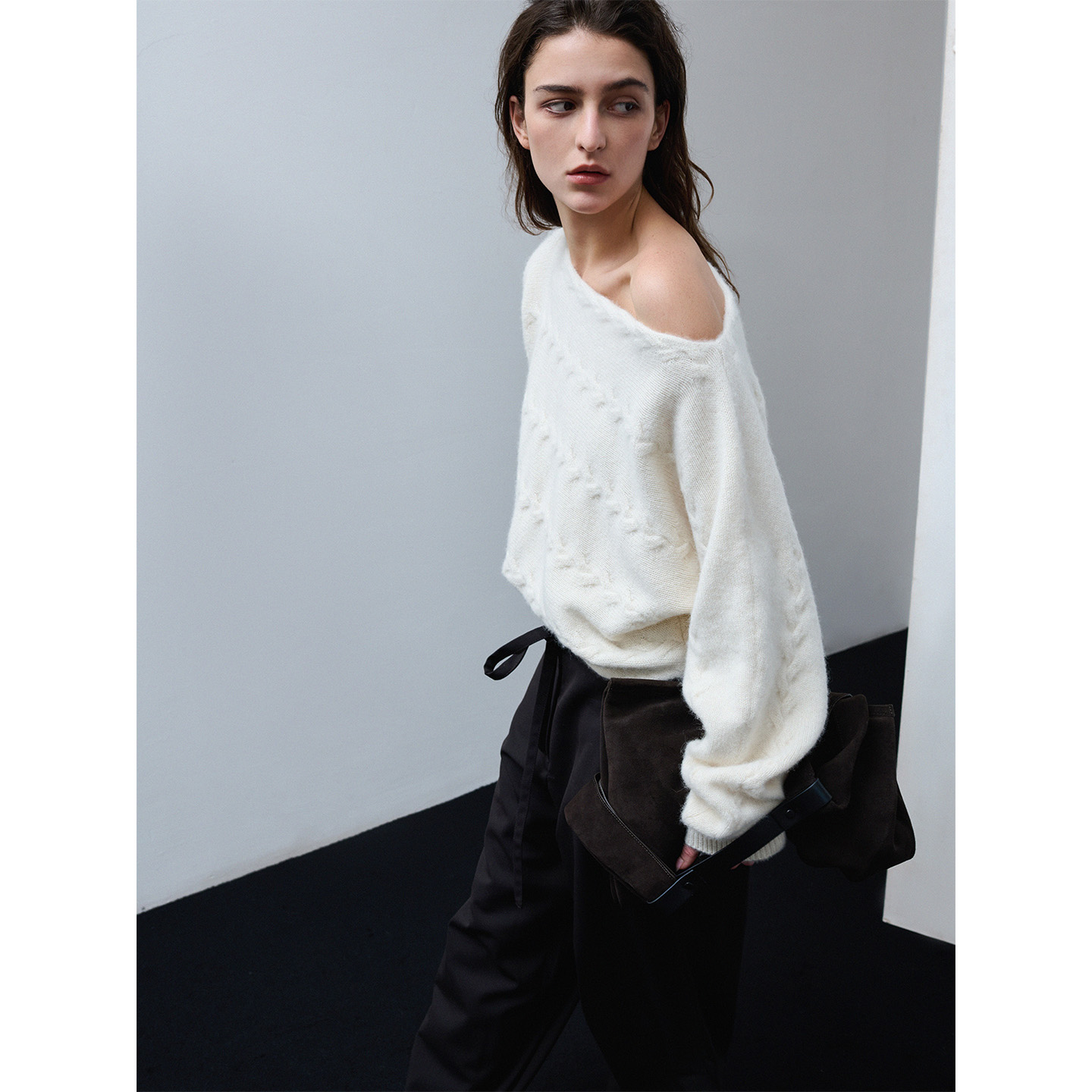 羊驼毛混纺斜肩针织套头衫